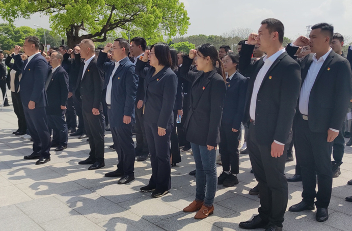 南昌市政建設(shè)集團黨員方志敏烈士陵園“緬懷革命先烈 傳承紅色基因”聯(lián)合主題黨日